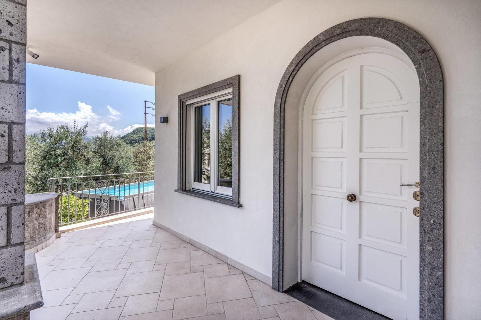Villa Milena Modern Elegance Views And Guest Services Сорренто Экстерьер фото